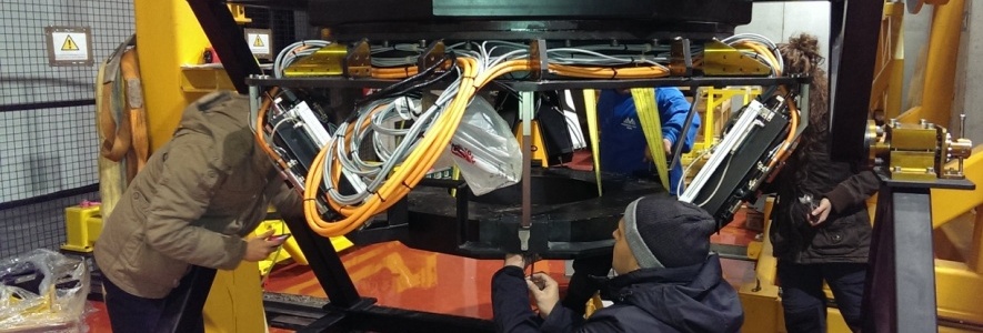 CEFCA engineers integrating the JPCam actuator system at OAJ facilities. CEFCA engineers integrating the JPCam actuator system at OAJ facilities.