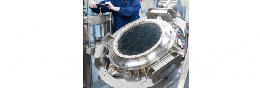 JPCam's cryogenic camera at e2v's clean room during the final acceptance review of the system. JPCam's cryogenic camera at e2v's clean room during the final acceptance review of the system.