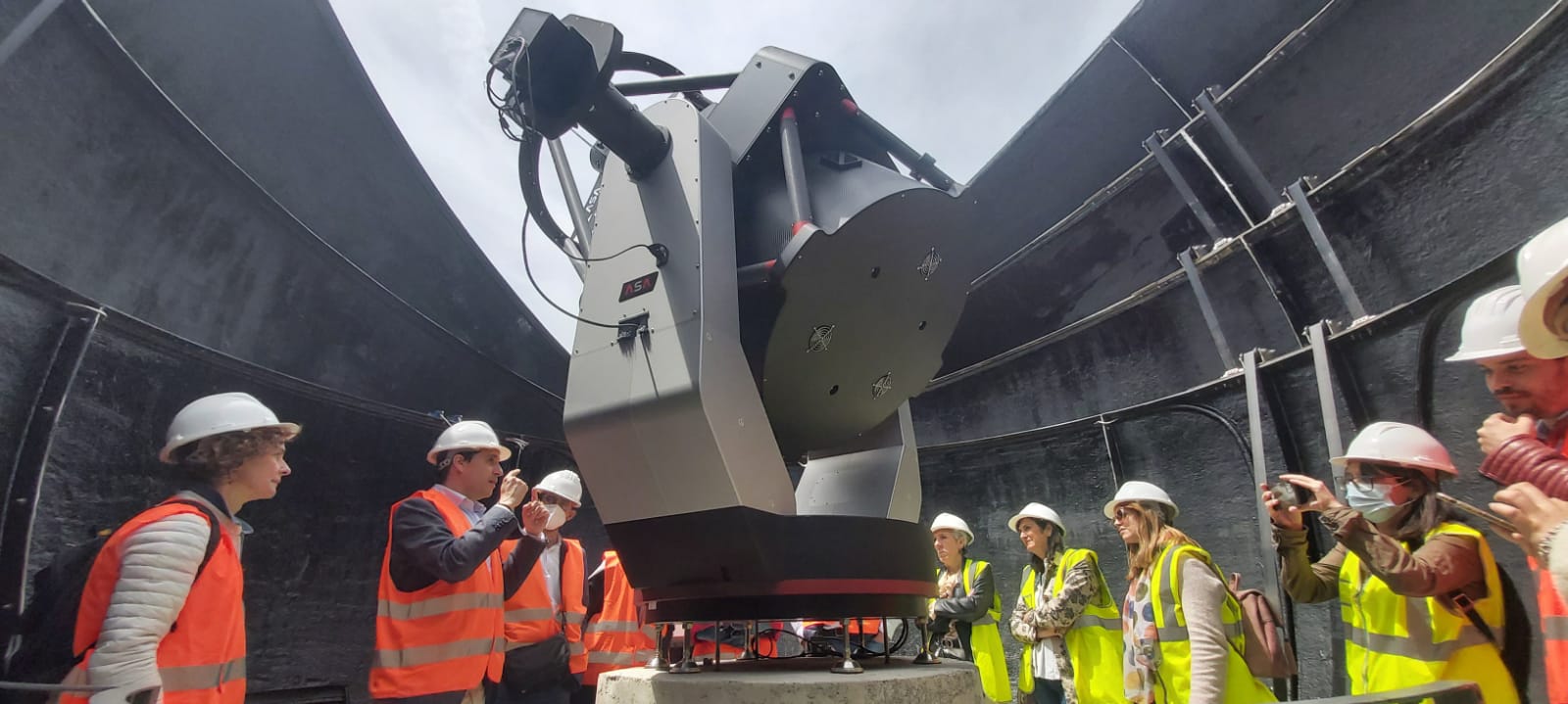 Image of the delegation's visit to the Galactica facilities, the Center for the Dissemination and Practice of Astronomy, in Arcos de las Salinas. Photograph of the delegation's visit to the Galactica facilities, the Center for the Dissemination and Practice of Astronomy, in Arcos de las Salinas.