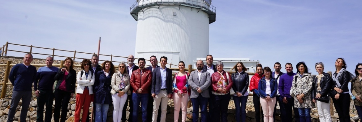 Image of the visit to the facilities of the Observatorio Astrofísico de Javalambre carried out by members of the Science, University and Knowledge Society and Industry, Competitiveness and Business Development Commissions of Cortes de Aragón, accompanied by CEFCA staff. Image of the visit to the facilities of the Observatorio Astrofísico de Javalambre carried out by members of the Science, University and Knowledge Society and Industry, Competitiveness and Business Development Commissions of Cortes de Aragón, accompanied by CEFCA staff.